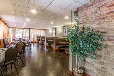 Wyndham Garden Hotel Newark Airport