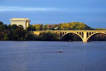 هتل Key Bridge Marriott