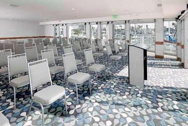 בית מלון כפרי Marina Del Rey