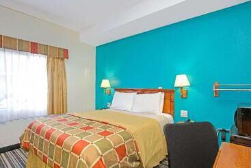 فندق Travelodge By Wyndham Lax