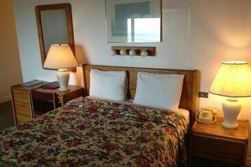 Cozy Cove Beachfront Resort