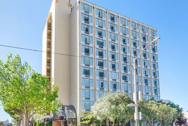 فندق Comfort Inn By The Bay