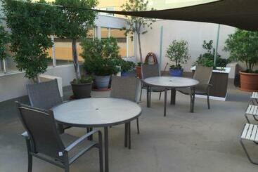 هتل Hollywood Orchid Suites