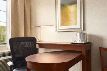 هتل Wyndham Garden Grand Rapids Airport