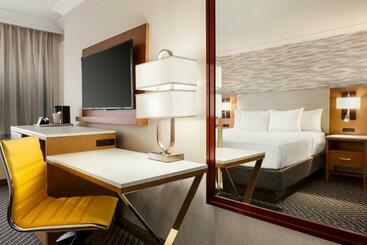 هتل Radisson  Baltimore Downtowninner Harbor