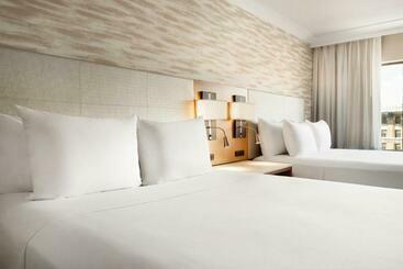 هتل Radisson  Baltimore Downtowninner Harbor