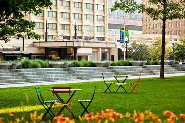 هتل Radisson  Baltimore Downtowninner Harbor