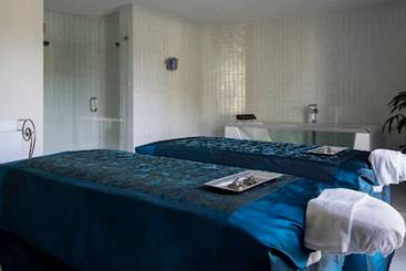 استراحتگاه Pier 66 Hotel & Marina