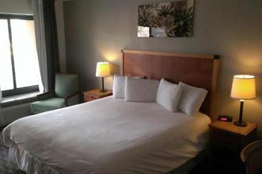 هتل Howard Johnson By Wyndham Scottsdale Old Town