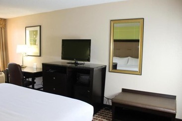 هتل Ramada By Wyndham Gainesville