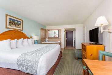 Отель Ramada Plaza By Wyndham Nags Head Oceanfront