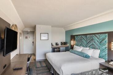 فندق Crystal Coast Oceanfront