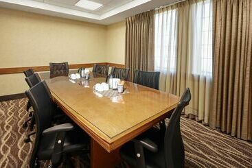هتل Madison Plaza