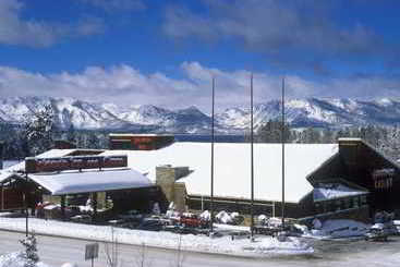 هتل Lakeside Inn & Casino