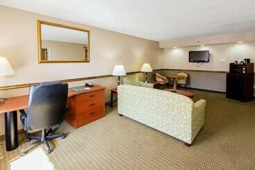 فندق Quality Inn & Suites Conference Center