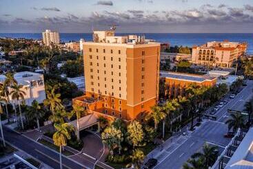 منتجع The Atlantic Suites On The Ave