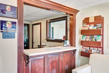 هتل Super 8 By Wyndham Newark De