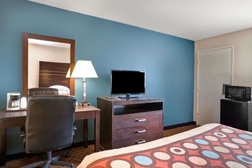 هتل Super 8 By Wyndham Newark De