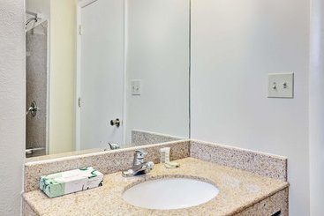 هتل Super 8 By Wyndham Newark De