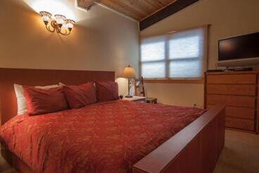 هتل Top Of The Village   Coraltree Residence Collection