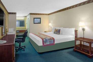 فندق Travelodge By Wyndham Costa Mesa Newport Beach Hacienda