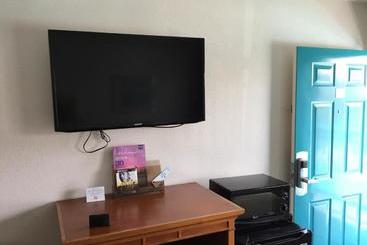 هتل Travelodge By Wyndham Hollywoodvermont/sunset