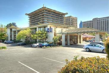هتل Vagabond Inn Executive Old Town