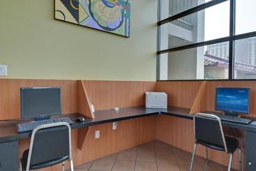 هتل Vagabond Inn Executive Old Town