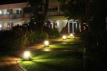هتل Blue Orchids Beach
