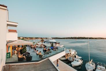 هتل The Loža   Seaside Festival