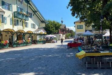 هتل Restaurant Lebzelter