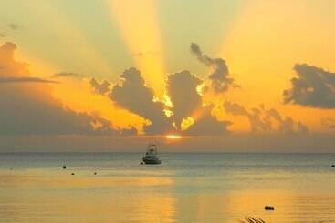 هتل Oualie Beach Resort