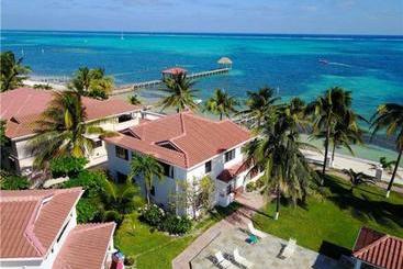 هتل Isla Bonita Yacht Club