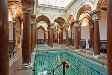 هتل Danubius Health Spa Resort Centralni Lazne