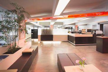 هتل Holiday Inn Düsseldorf  Hafen