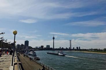 هتل Holiday Inn Düsseldorf  Hafen