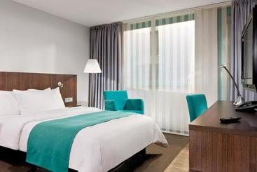 هتل Holiday Inn Düsseldorf  Hafen