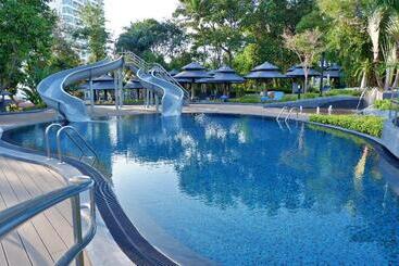Отель Royal Wing Suites & Spa Pattaya