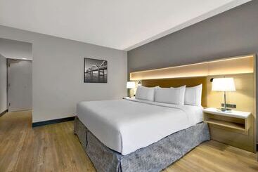 هتل Doubletree By Hilton Davenport