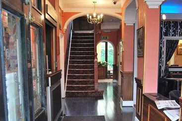 هتل Olivers Lodge