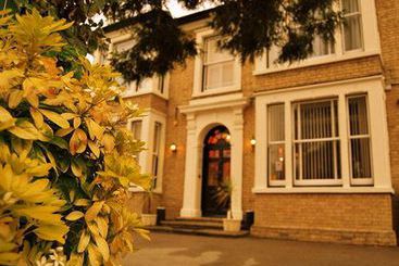 هتل Olivers Lodge
