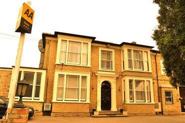 هتل Olivers Lodge
