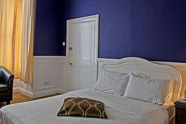 هتل Olivers Lodge