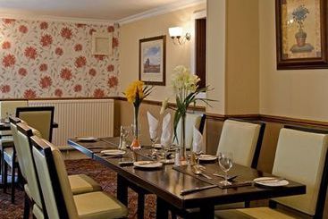 هتل Olivers Lodge