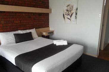 هتل Big Valley Lakeside Paradise Motor Inn