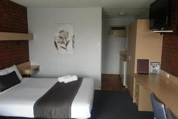 هتل Big Valley Lakeside Paradise Motor Inn