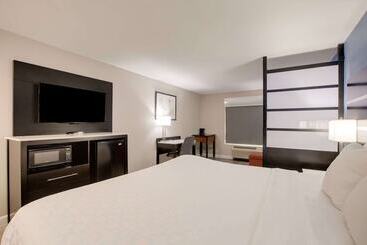 هتل Clarion Pointe Atlanta Airport College Park