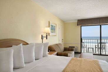 فندق Days Inn By Wyndham Daytona Oceanfront