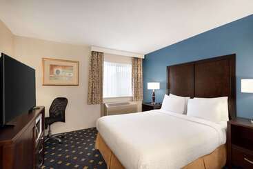 בית מלון כפרי Days Inn By Wyndham Kelowna