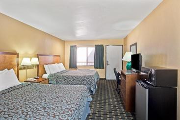 هتل Days Inn By Wyndham Whittier Los Angeles